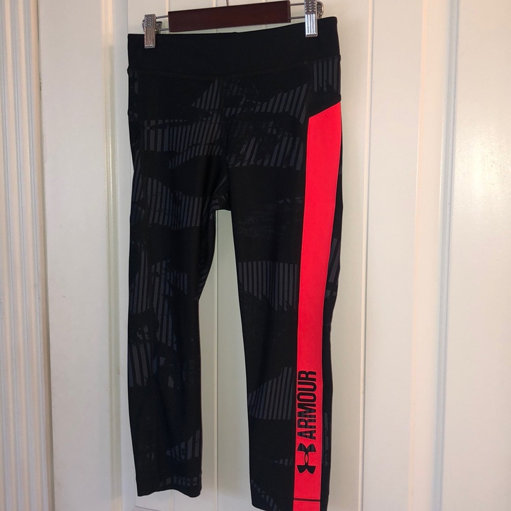 Under armour black with bright red stripe-crop